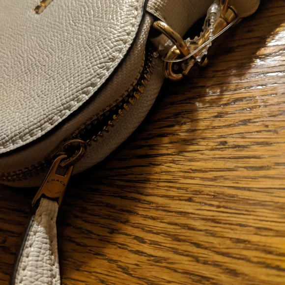 Coach Heart shaped clutch - Picture 2 of 5